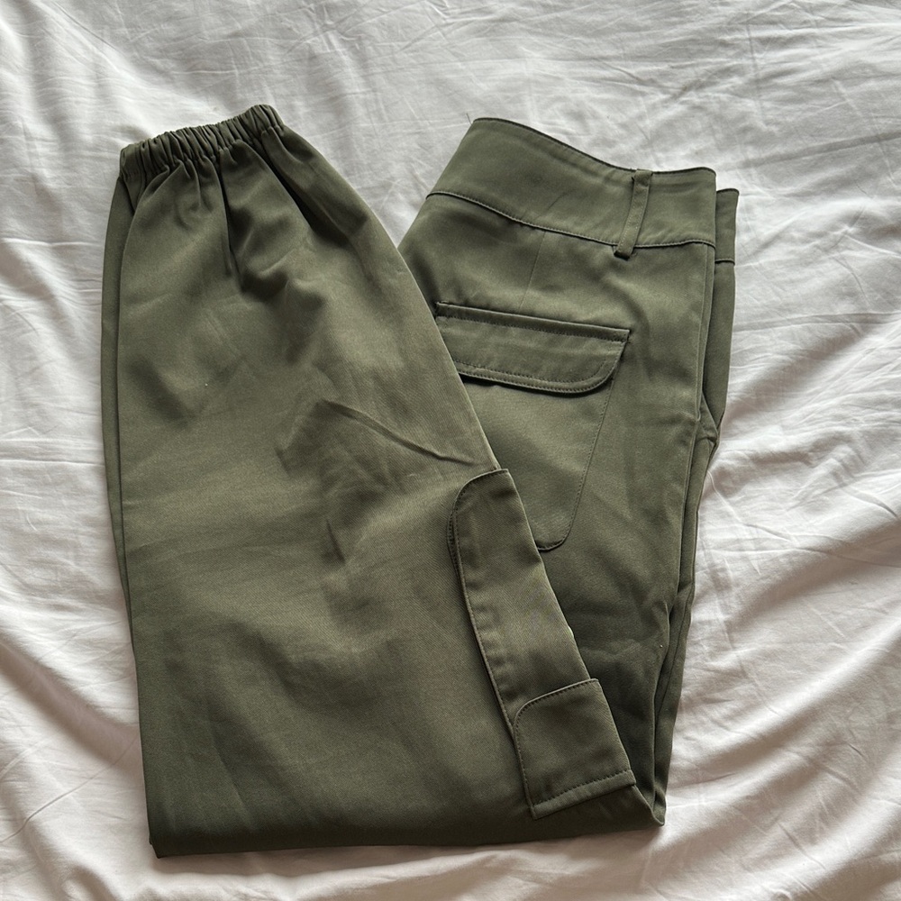 Women's Olive Cargo Jeans - Picture 12 of 12